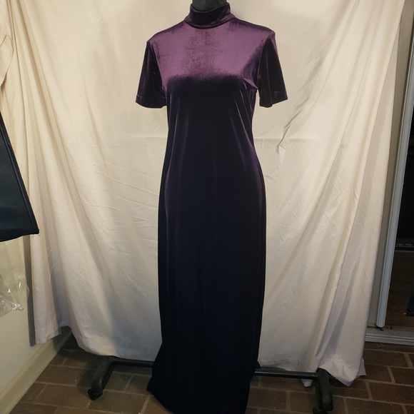 Mica Dresses & Skirts - Luxurious MICA Velvet Grunge #90s Short Sleeve Maxi Dress in Deep Purple - 10